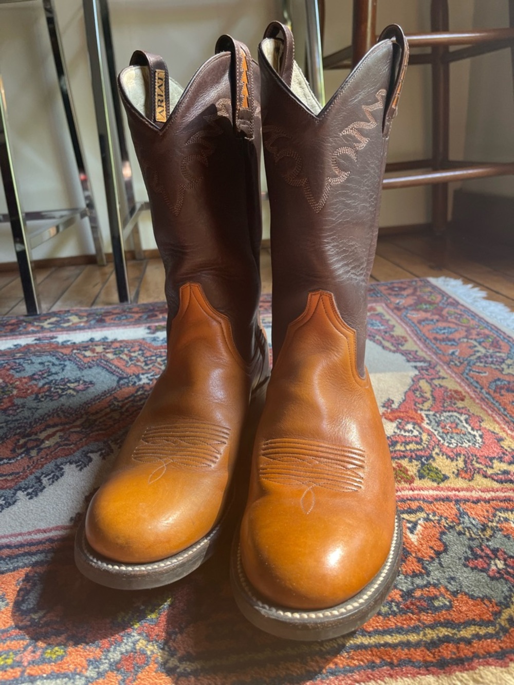 Women’s Western riding boot by Ariat. 9.5 tri- tone brown and saddle. Like NEW.